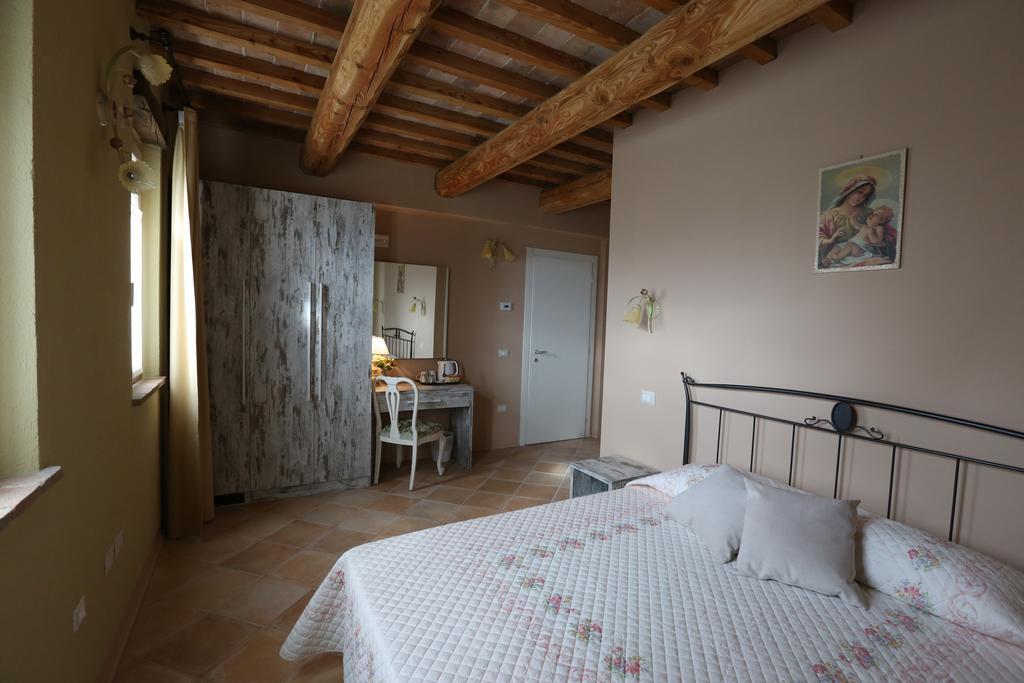 Villa Marietta Country House - Marche Montemaggiore al Metauro Phòng bức ảnh
